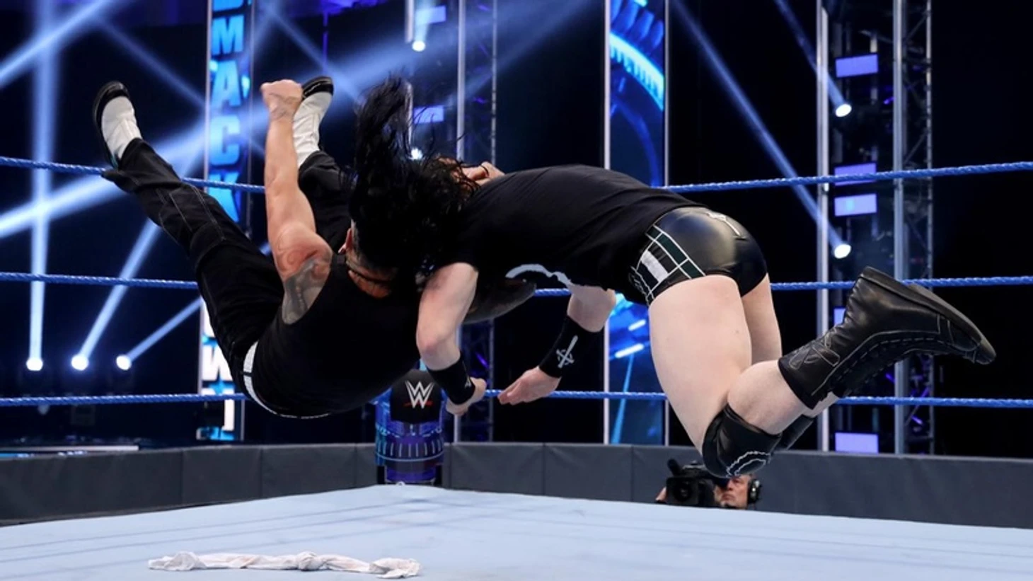 Обзор WWE Friday Night Smackdown 08.05.2020, изображение №9