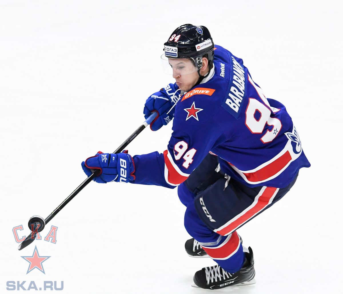 Форвард СКА красиво ушел от четырех соперников и обыграл вратаря. Похоже, это лучший гол недели