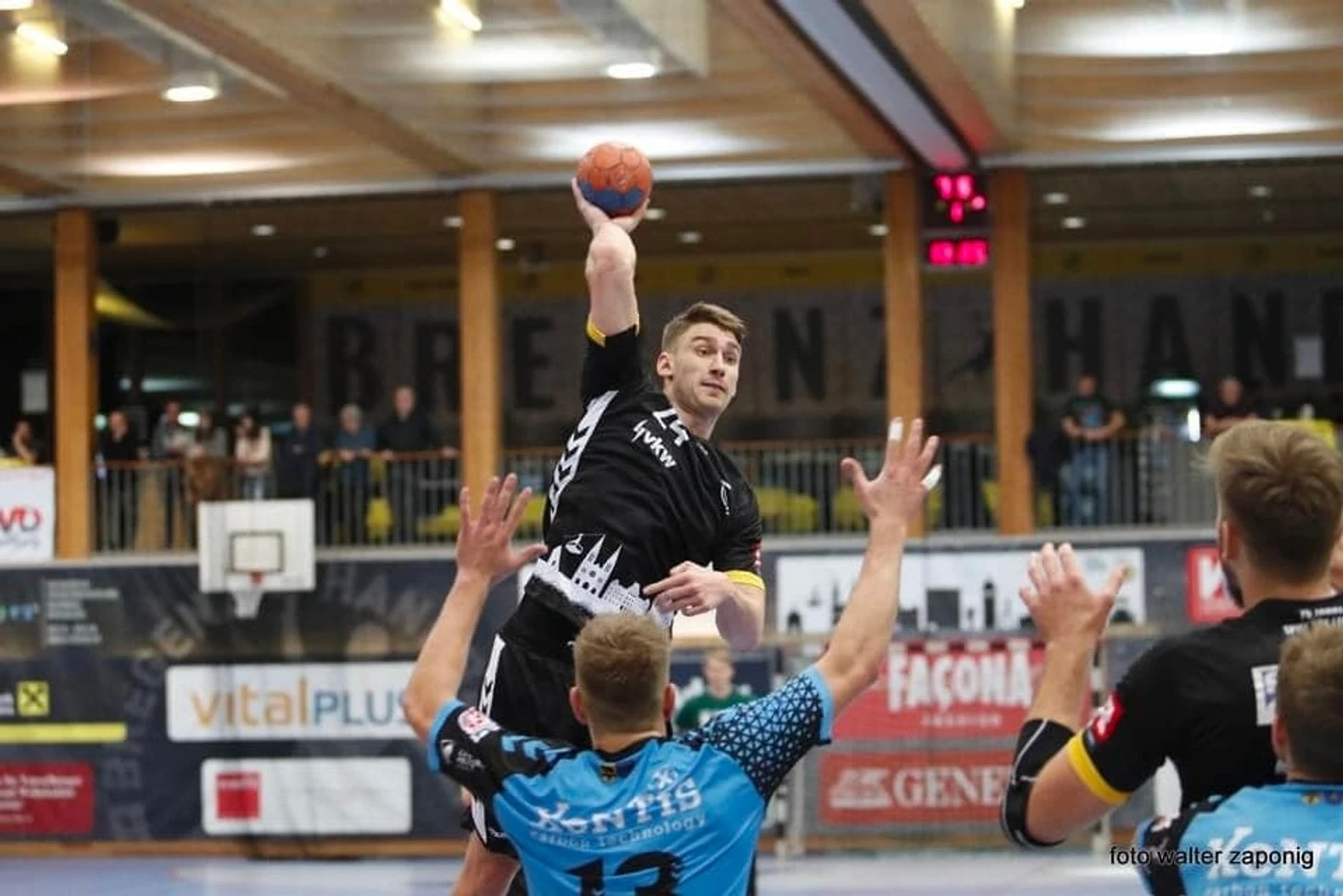 Австрия. Михаил Виноградов: "Обычно в отпуске худею, но сейчас на Кавказе набрал уже килограмма три", изображение №5