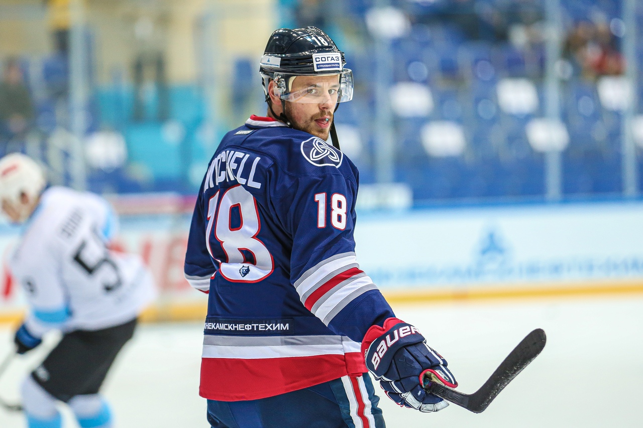 Канадец отказывается подписывать обязательный контракт с клубом КХЛ. Кажется, не хочет менять евро на рубли