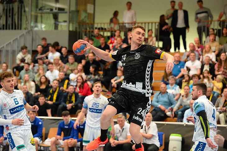 Австрия. Михаил Виноградов: "Обычно в отпуске худею, но сейчас на Кавказе набрал уже килограмма три", изображение №3