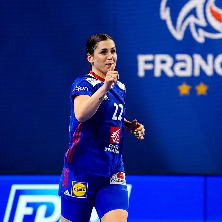 ЧЕ-2022. Непреодолимые французские редуты, перформанс датской дебютантки и путёвка для Сербии, изображение №3