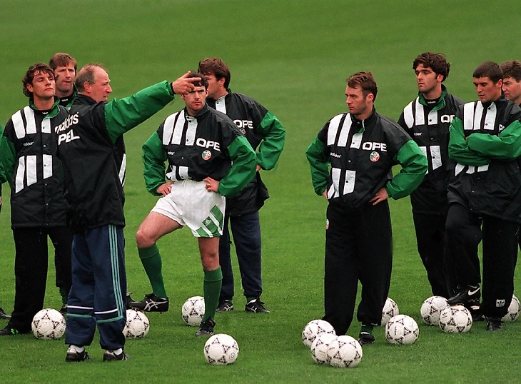 Джек Чарльтон (слева) и Рой Кин (справа крайний)