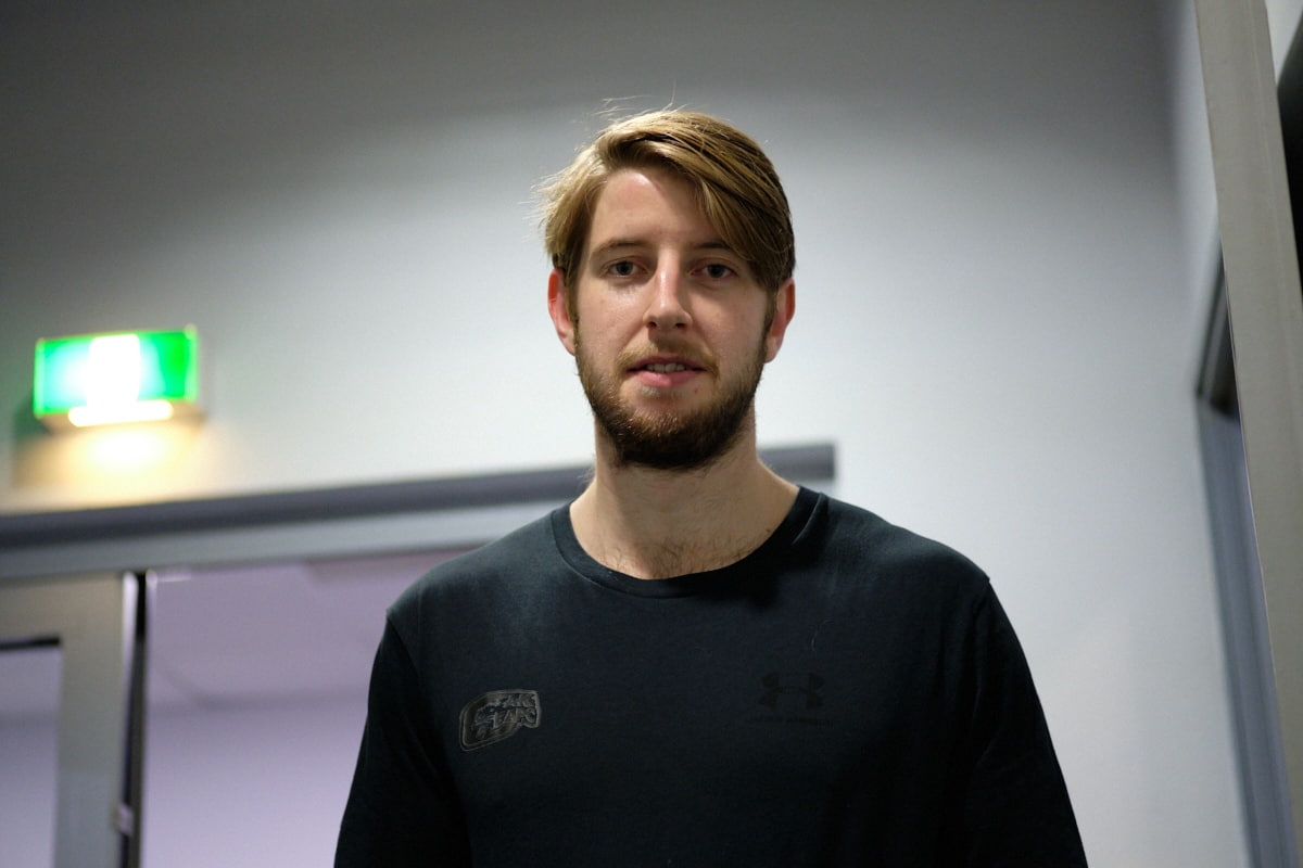 Адам Рейдеборн: «В КХЛ стараются больше играть в пас, а не бросать при первой же возможности»