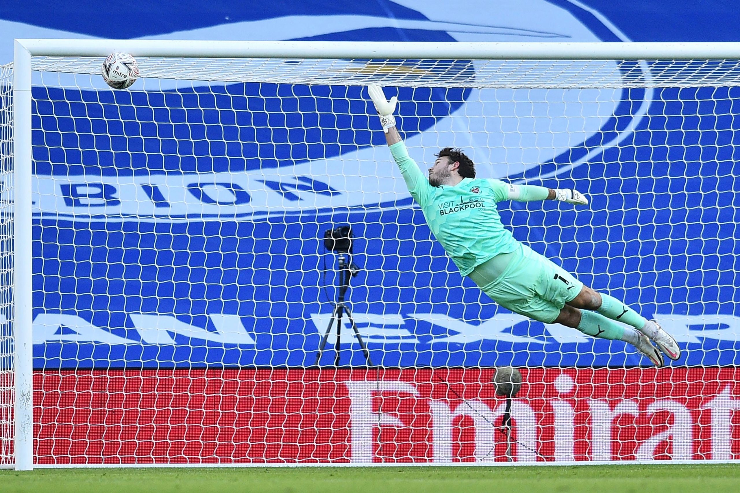 В Кубке Англии обожают дальние удары. Вот 3 пушки от игроков «Брайтона» и «Суонси»