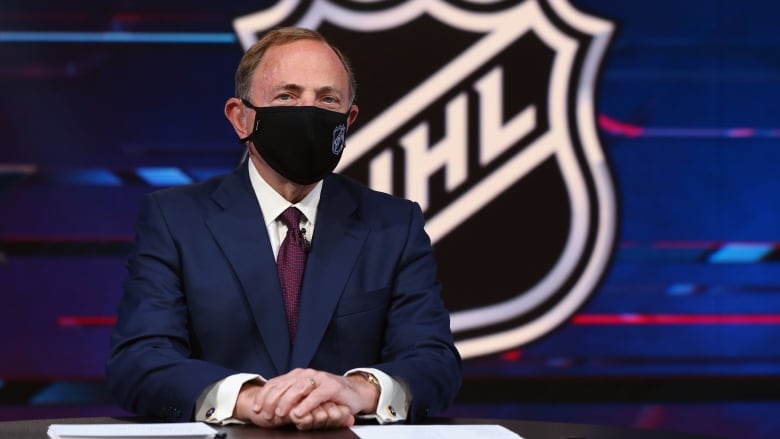 Как НХЛ может измениться после пандемии: больше рекламы и новые возможности для коммерции