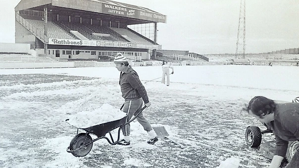 МакНейл убирает снег на Спрингфилд Парк, 1979