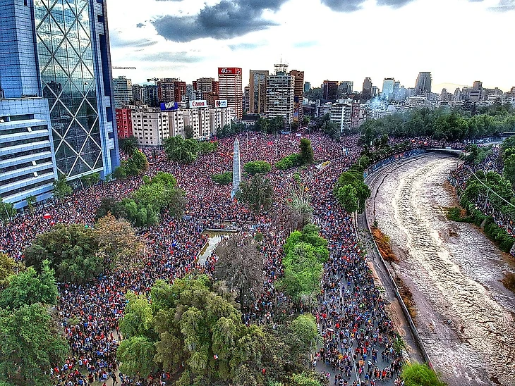 Самая массовая акция протеста в истории Чили