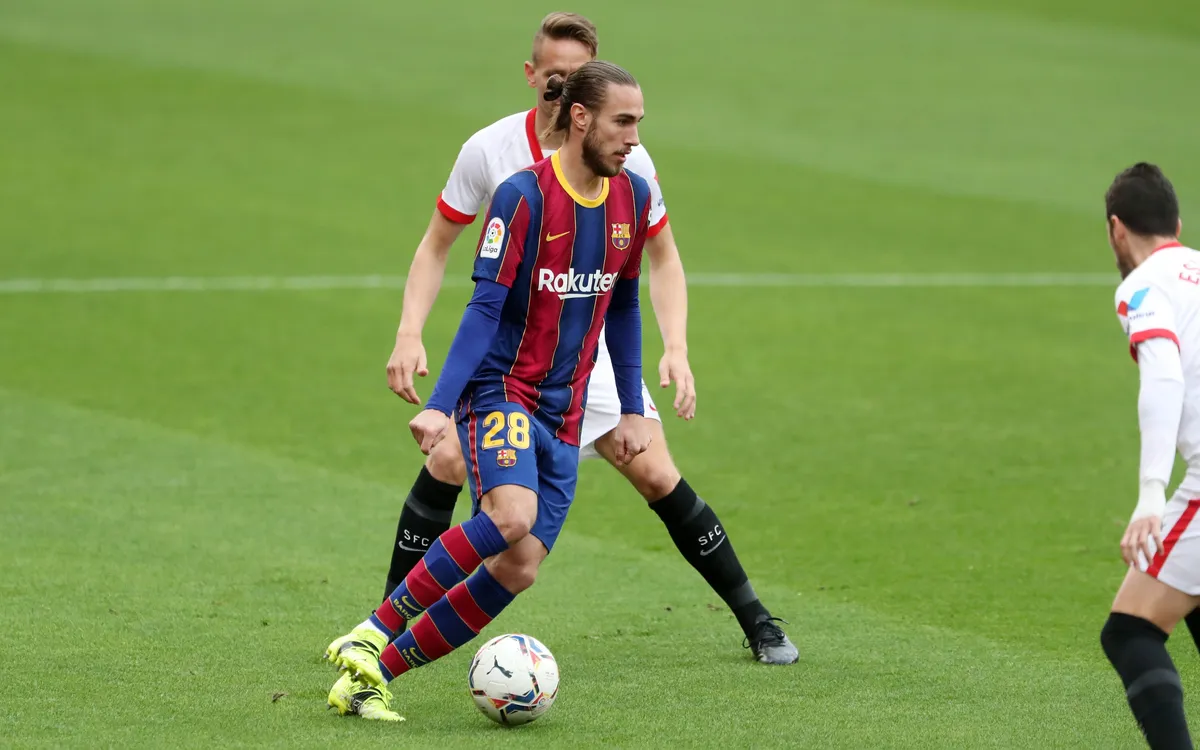 Куман перешёл на тройку против «Севильи» - «Барса» с запасом победила в сложном матче