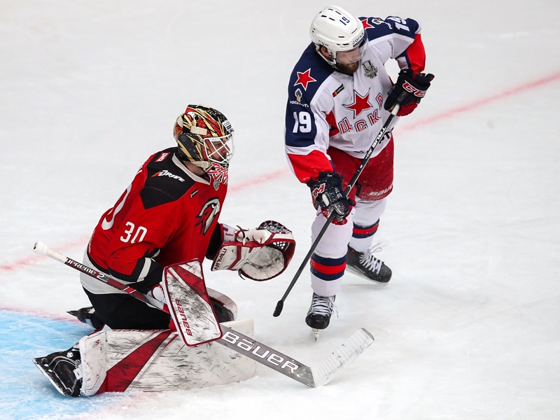 Вратарь «Авангарда» тащил как мог. Но, кажется, чемпион определен