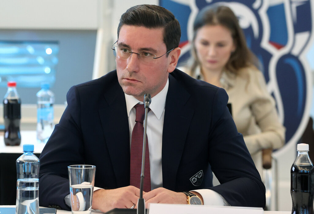 «У нас та же КХЛ, только на молодежном уровне». Александр Гуськов подводит итоги года в МХЛ