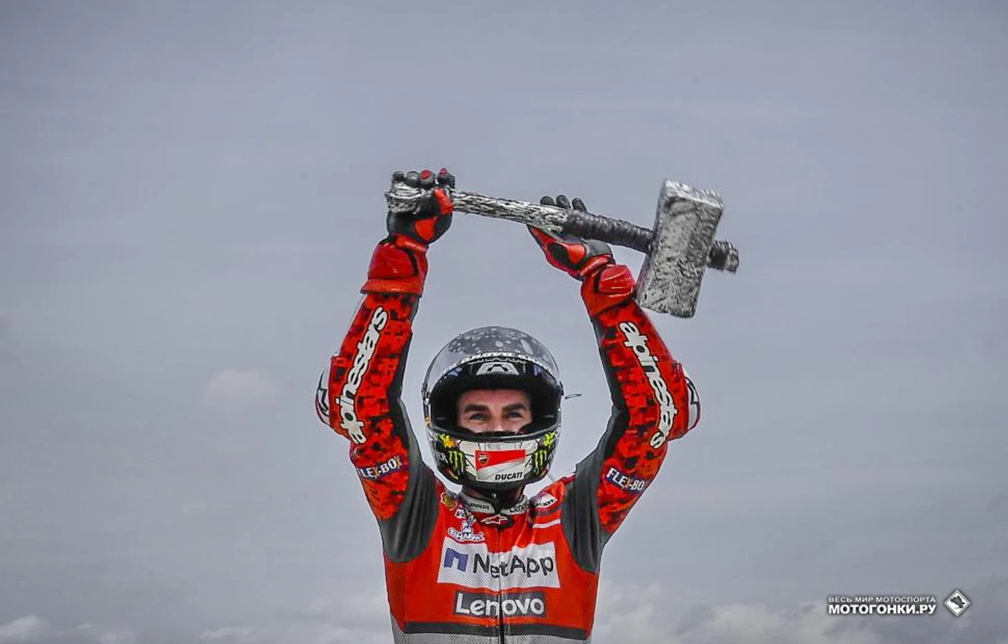 Хорхе Лоренцо забивает второй гол... в ворота Ducati