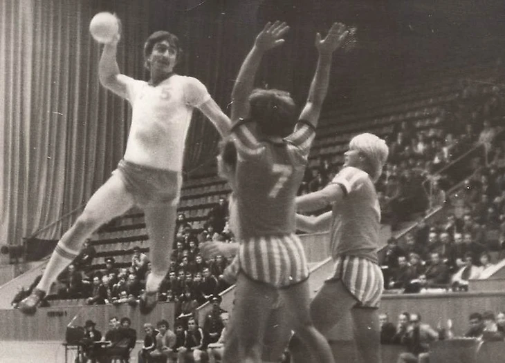 Владимир Михута. Часть 1. Стайковский арестант. Кроссовки Ульяны Семеновой. Оброк для Предехи, изображение №10