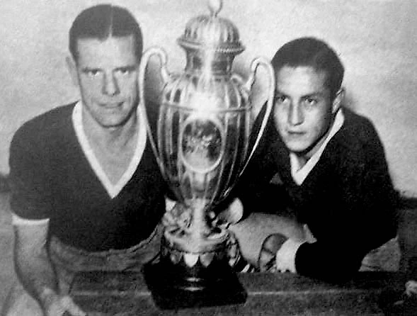 Игроки «Индепеньенте» победители Кубка Алдао 1938 г