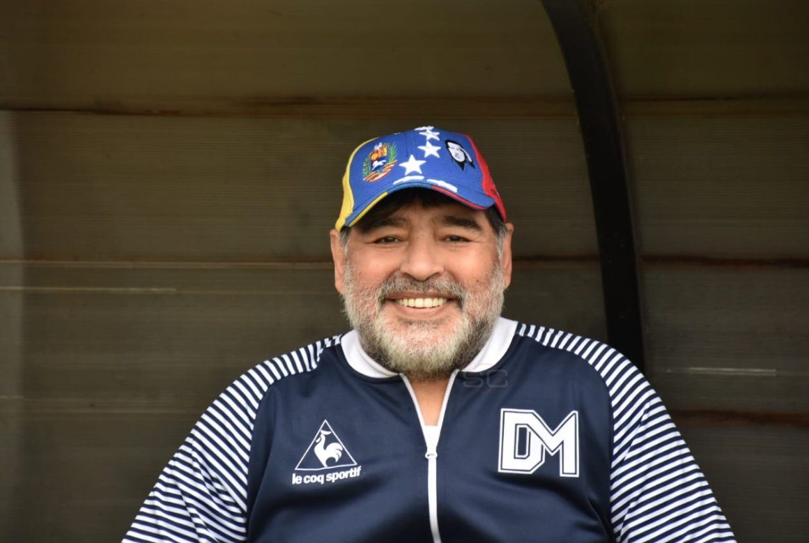 Марадона снова шикарно станцевал после победы. А на пресс-конференции спел чант фанатов про себя