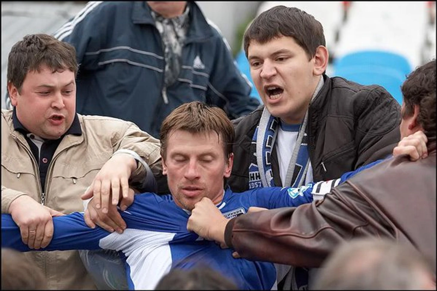 https://photobooth.cdn.sports.ru/preset/post/c/88/9359dab6946deb97834d49eac9466.png