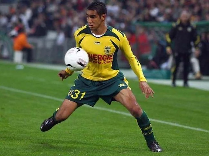 димитри в футболкк Нанта