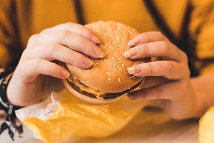 🍔 Гамбургеры – это вредно? Правда ли, что булочка с котлетой опасна для здоровья?