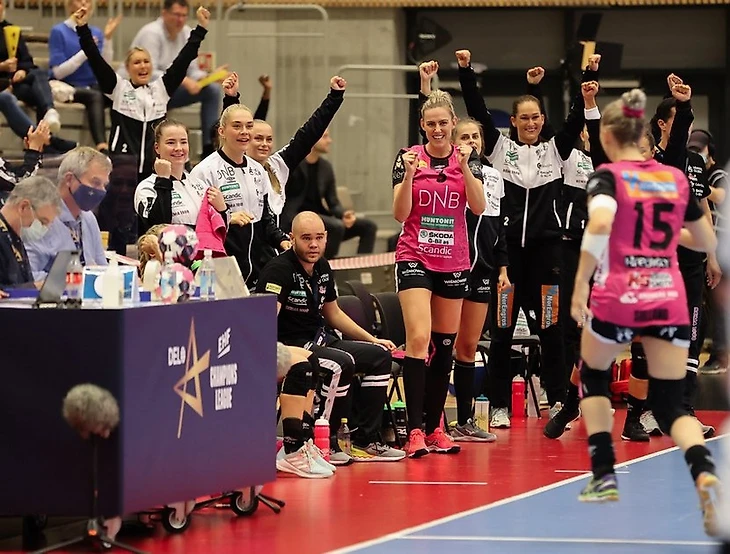 Лига чемпионов. Экшн "25,5 часа". "Кристиансанд" добрался до Ростова. С Хейди Леке и Нурой Мерк, изображение №5