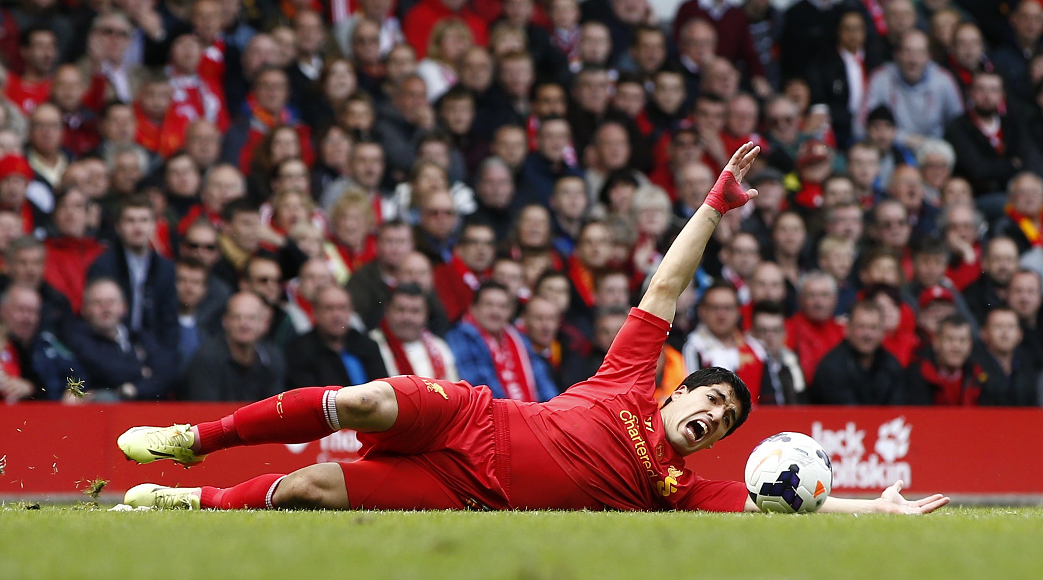 Dive Football. Dive in Football. Diving in Football.