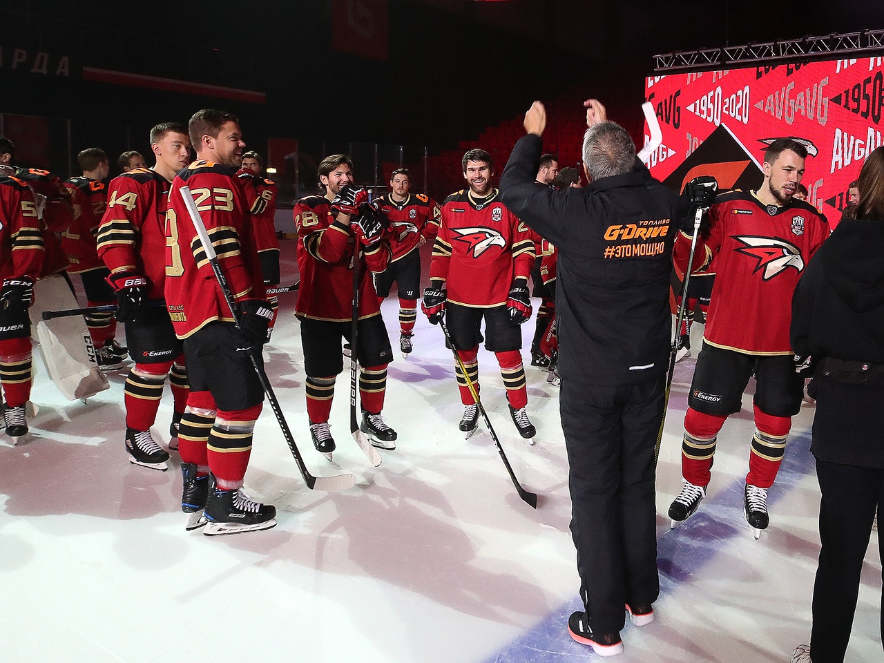 Медведева, Летучая, пародии Хартли. «Авангард» сделал вечернее шоу вместо презентации команды