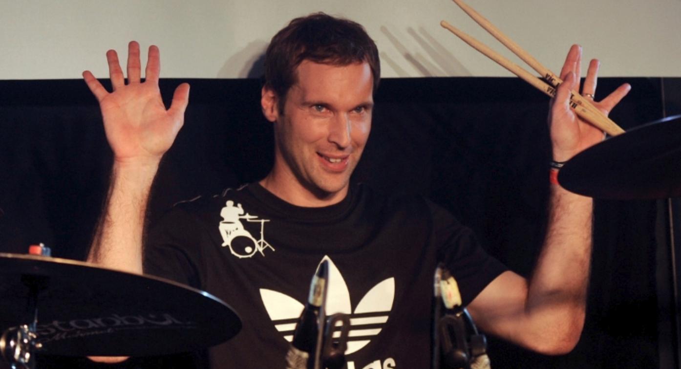 Петр Чех научился играть на барабанах благодаря PlayStation. Теперь он пишет музыку с барабанщиком Queen