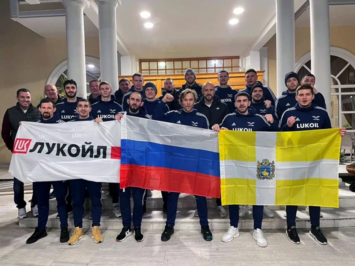 Кубок ЕГФ. "Виктор" в Греции: феерия в атаке, проходной двор в защите и стратегический перевес, изображение №1