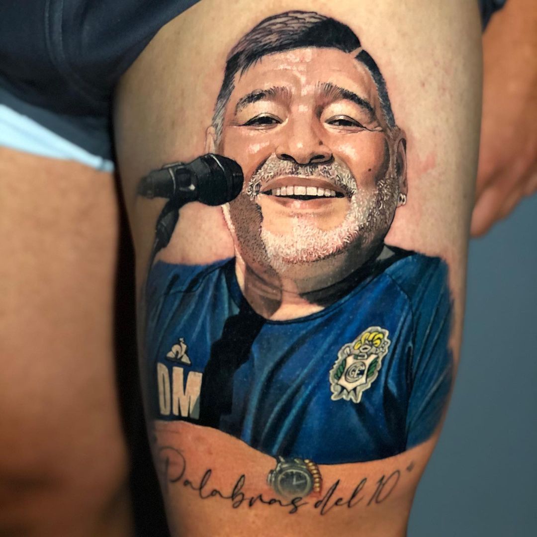 Аргентинский игрок сделал очень реалистичную татуировку Марадоны – как будто набил настоящее фото