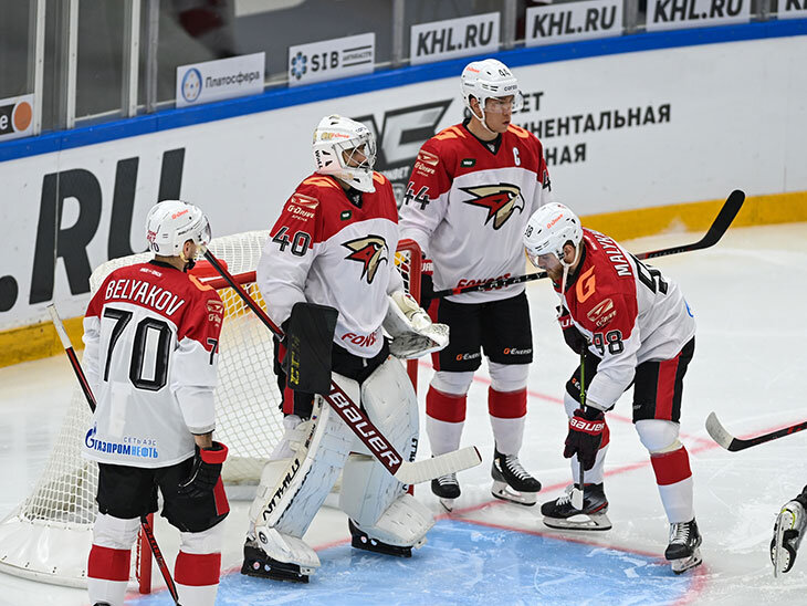 У «Авангарда» – 5 поражений в 5 матчах. «Сибирь» дважды забила в меньшинстве (!) и вытащила серию буллитов