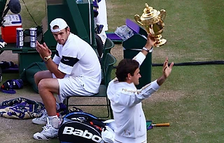 12 лет назад на «Уимблдоне» тоже короновали величайшего – тогда им впервые стал Федерер. Боль Роддика чувствуется до сих пор