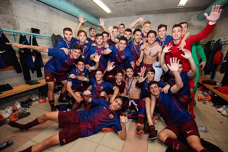 Barcelona UYL champions4