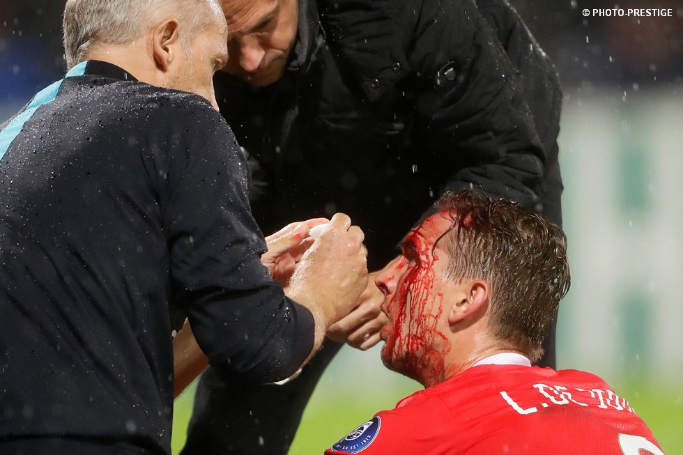 Дебют Зинченко, приступ агрессии от фанатов «Виллема», невезучий ПСВ и нулевая «Рода». Обзор 8 тура чемпионата Голландии