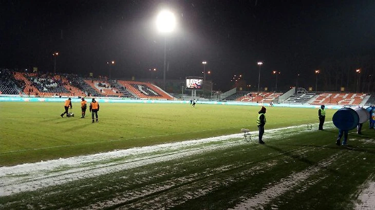 Подготовка газона ко второму тайму