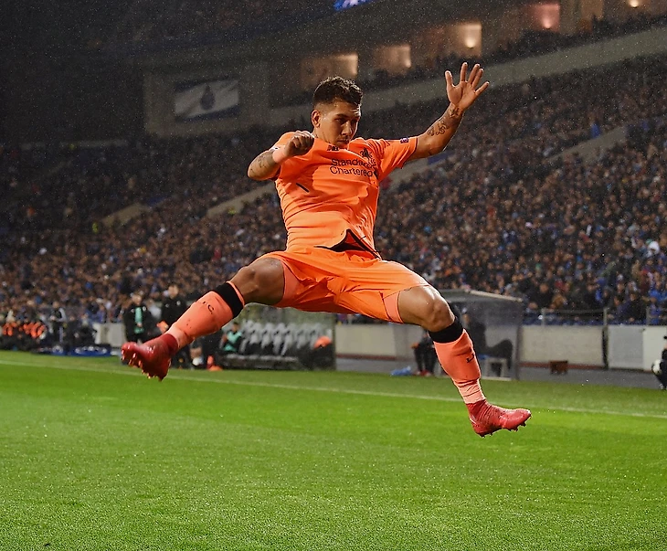 Фирмино празднует гол