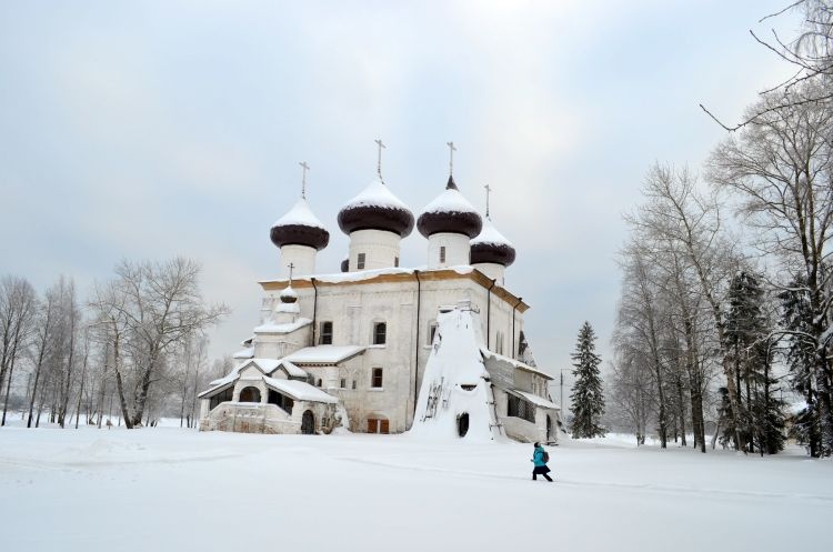 Соборная площадь в Каргополе