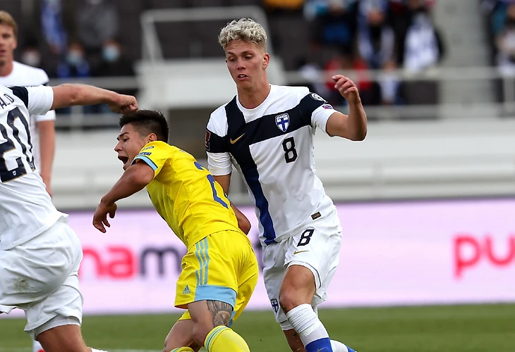 Näkökulma: Onni Valakari on tullut jäädäkseen - tuo harvinaista osaamista Huuhkajiin - SuomiFutis