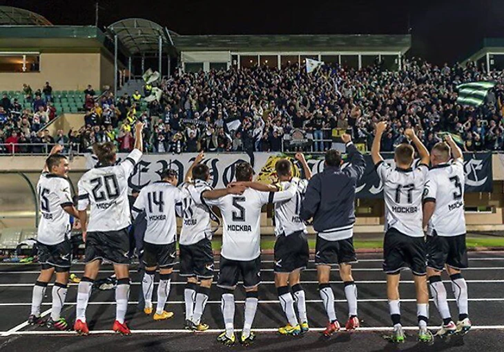 Футболисты Торпедо благодарят своих болельщиков