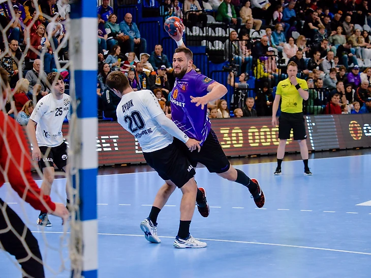 Чемпионат России. 12-е место клуба и 35-летний рубеж — не препятствие для символической сборной!, изображение №5