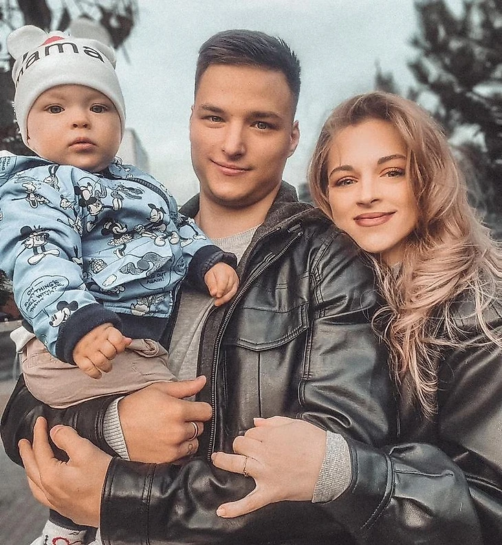 Дмитрий Артеменко с сыном Егором и супругой Кристиной