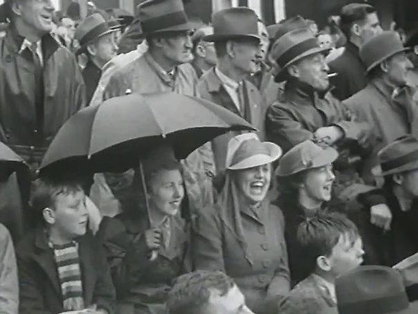 Публика на одном из матчей в 1940-х