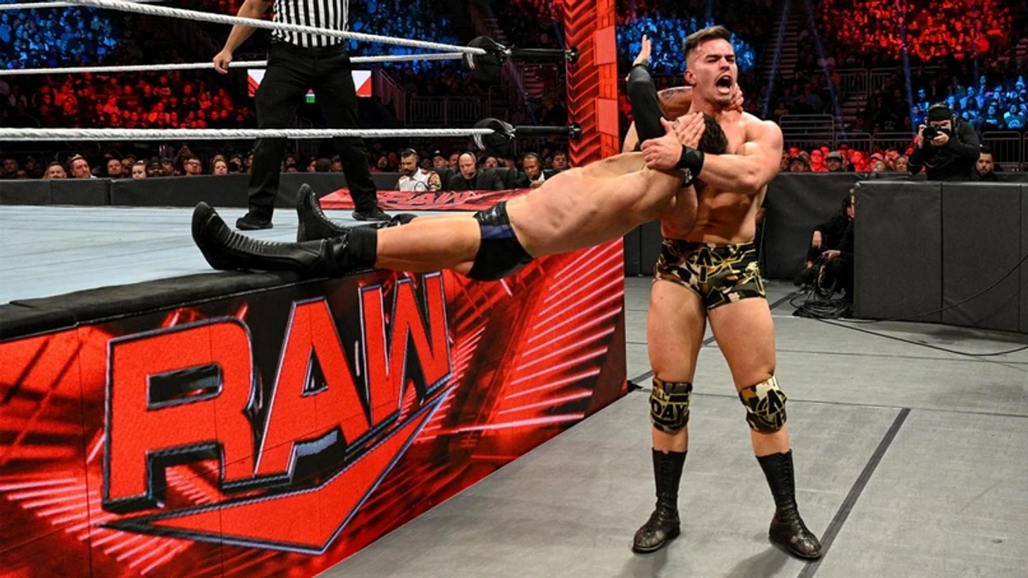 Обзор WWE Monday Night RAW 20.12.2021, изображение №8