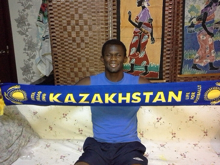 Необычная история африканца в Казахстане: одиннадцать лет пылил в Первой лиге, женился на казашке и полюбил беш, а в этом году дебютировал в КПЛ