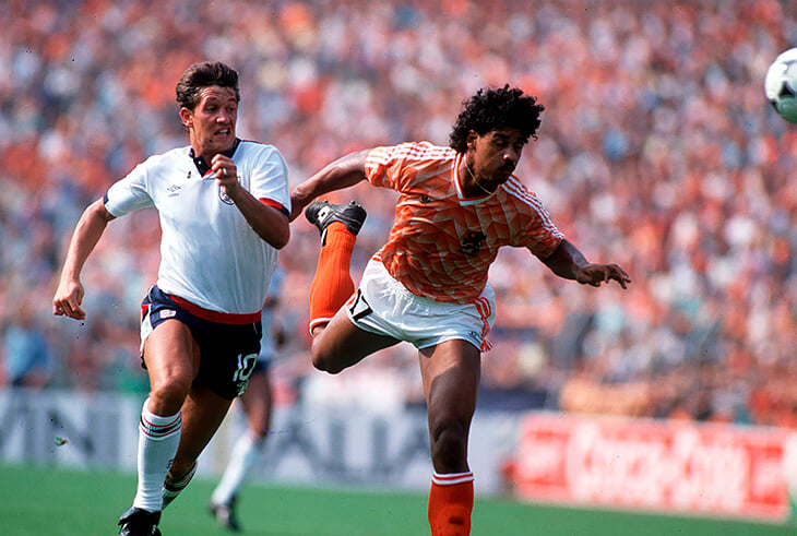 Football england netherlands. Ван Бастен Чемпионат Европы 1988. Ван Бастен футболист евро 1988. Голландия Ирландия 1988. Ван Бастен на евро 2008.