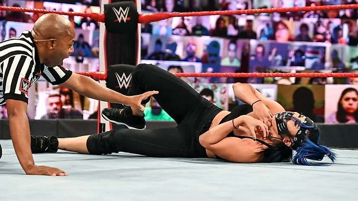 Обзор WWE Monday Night RAW 26.10.2020, изображение №13