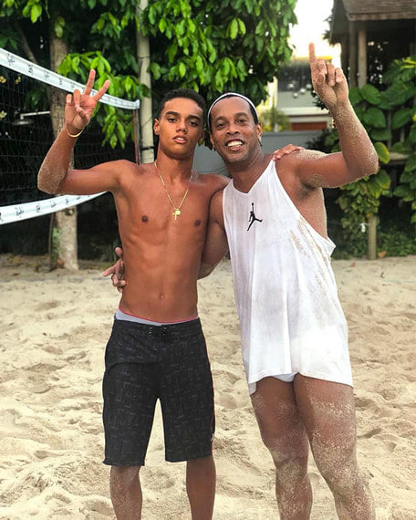 Сын Роналдиньо отказал «ПСЖ», подписал контракт с «Крузейро» в 14 лет и никому не рассказывал, кто его папа