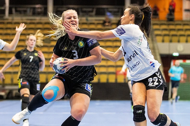 Лига чемпионов. "Мец" остановлен в Бухаресте, а "Эсбьерг" выплыл из тумана, изображение №4