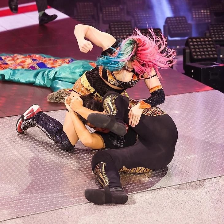 Обзор WWE Monday Night RAW 15.03.2021, изображение №12