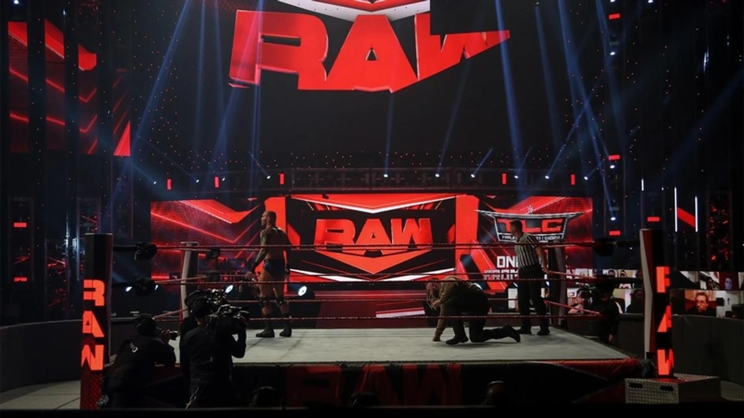 Обзор WWE Monday Night RAW 07.12.2020, изображение №34