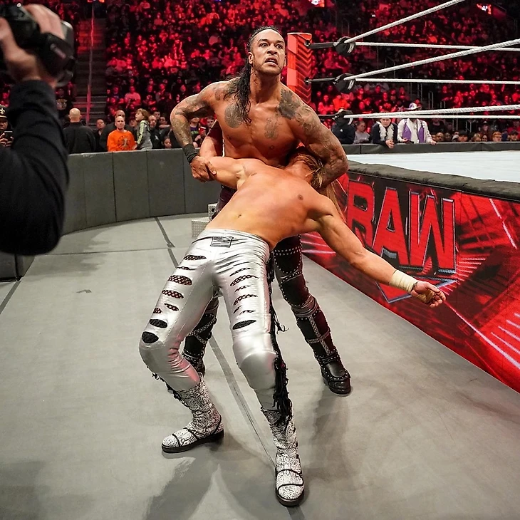 Обзор WWE Monday Night RAW 27.12.2021, изображение №24