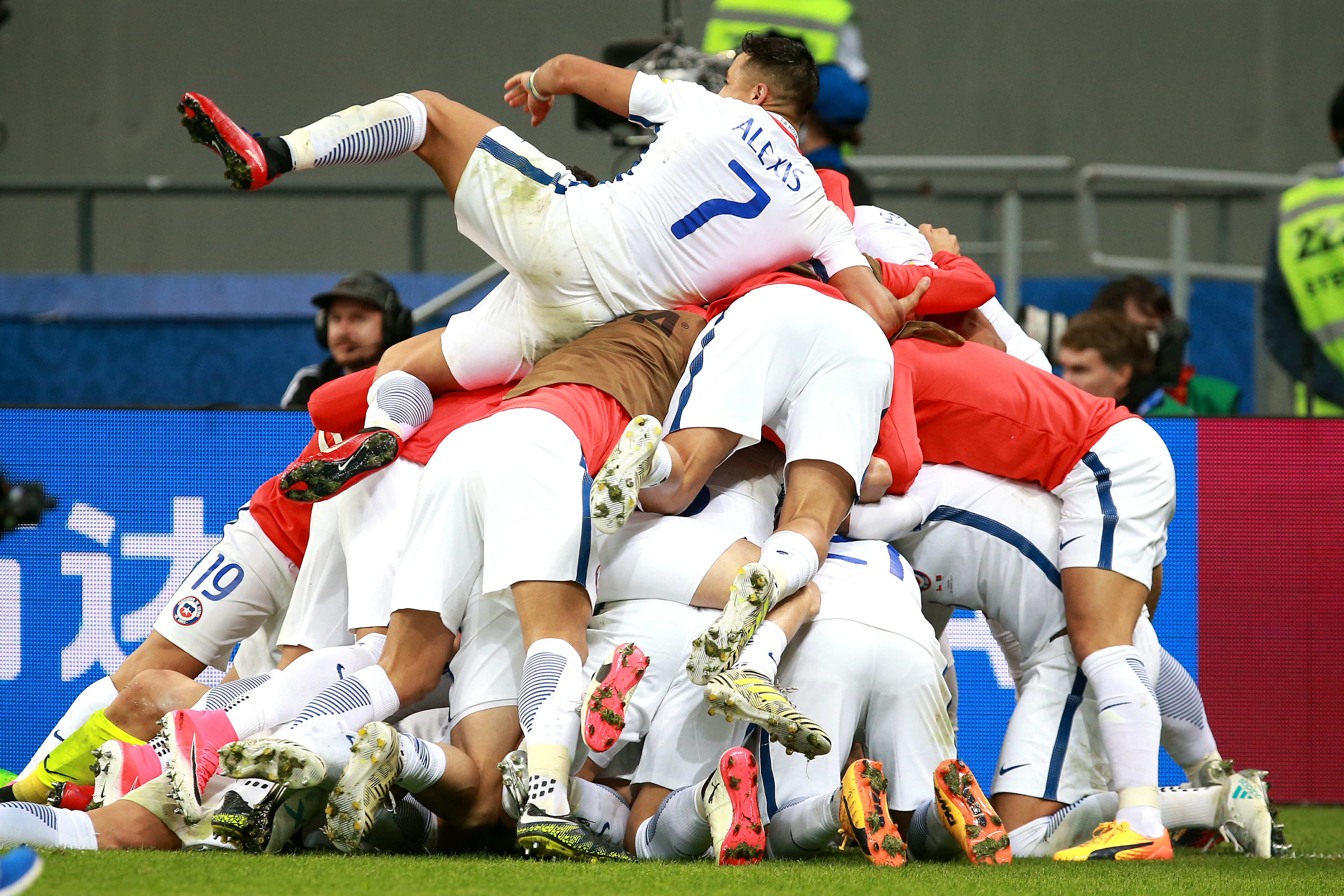 Матч кубка конфедераций. Кубок конфедераций 2017. Кубок конфедераций FIFA 2017. Кубок конфедераций 1992 Аргентина. Финал Кубка конфедераций 1997.